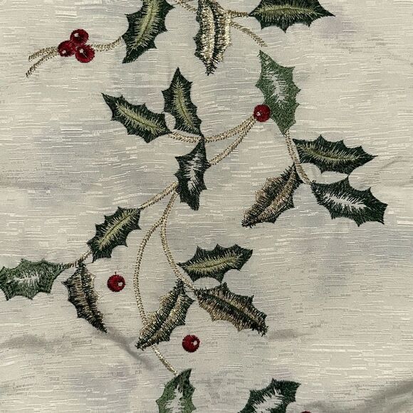 tinsel & fir Ivory Green Red Embroidered Christmas Winter Berry Table Runner - Picture 7 of 11
